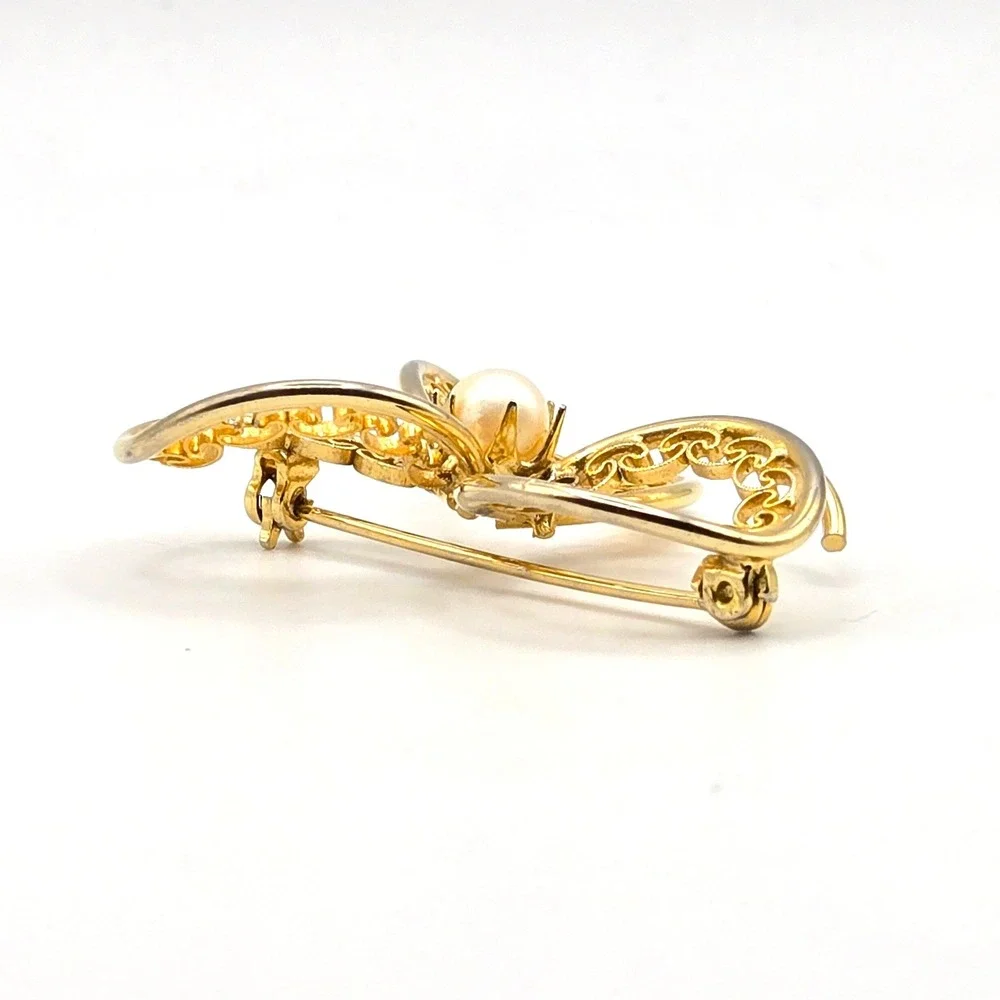 Vintage 1950s Gold‎ Tone Filigree Brooch w/ Genuine Pearl Mid‑Century Floral